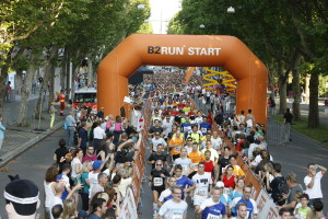B2RUN-Start-2014-300x200 B2RUN Stuttgart: Deutsche Firmenlaufmeisterschaft mit 5.500 Teilnehmern