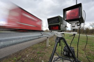 Geschwindigkeitskontrolle-auf-der-Autobahn-A5-300x199 Radarwarner gegen Streß