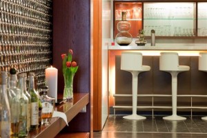 Neue Sonderausstellung, Rekord-Flohmarkt & eigenes Porzellan-Hotel Das Fichtelgebirge feiert 200 Jahre "Weißes Gold" Rosenthal-Casino-300x200 Neue Sonderausstellung, Rekord-Flohmarkt & eigenes Porzellan-Hotel Das Fichtelgebirge feiert 200 Jahre "Weißes Gold"
