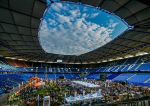 b2run-hamburg-2014-stadioninnenraum-300x213 Erfolgserlebnisse und Teamgeist im Altonaer Volkspark