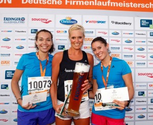 start-b2run-nürnberg-siegerinnen-300x245 Neue Rekordteilnahme beim B2RUN Nürnberg – Firmenlauf mit 17.500 gemeldeten Läufern ausverkauft