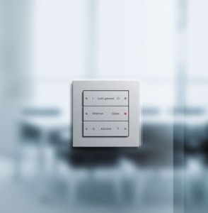 Gira-eNet-Funk-Wandsender-auf-Glasscheibe-Kopie-294x300 Gira eNet macht’s möglich: Elektroinstallation einfach nachrüsten mit Funk