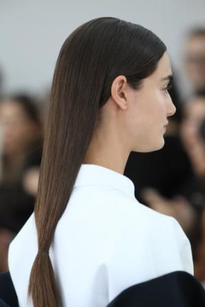 New York Fashion Week Delpozo Frühjahr/Sommer 2015 Kollektion Hairstyling von Antonio Corral Calero, Moroccanoil® Global Creative Director Delpozo New York Fashion Week Delpozo Frühjahr/Sommer 2015 Kollektion Hairstyling von Antonio Corral Calero, Moroccanoil® Global Creative Director