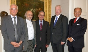 Hamburger Wirtschaft und diplomatisches Corps verabschieden scheidenden iranischen Botschafter voller Optimismus Klein_Foto_Verabschiedung-300x179 Hamburger Wirtschaft und diplomatisches Corps verabschieden scheidenden iranischen Botschafter voller Optimismus