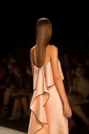 New York Fashion Week Monique Lhuillier Frühjahr / Sommer 2015 Kollektion Hairstyling von Bob Recine für Moroccanoil® Monique-Lhuillier-SS15-12 New York Fashion Week Monique Lhuillier Frühjahr / Sommer 2015 Kollektion Hairstyling von Bob Recine für Moroccanoil®