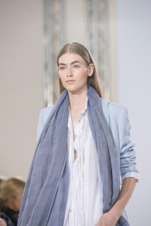 London Fashion Week Temperley London Frühjahr / Sommer 2015 Kollektion Hairstyling von Antonio Corral Calero, Moroccanoil® Global Creative Director Temperley_Catwalk_002 London Fashion Week Temperley London Frühjahr / Sommer 2015 Kollektion Hairstyling von Antonio Corral Calero, Moroccanoil® Global Creative Director