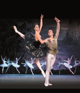 SRBM_Schwanensee_Motiv_4c_Odile_Anna_Shcherbakova_Siegfried_Dmitri_Kotermin_Foto_Archiv_RSB_Moskau_online-260x300 Staatliches Russisches Ballett Moskau (bisher: Russisches Staatsballett) auf Tournee