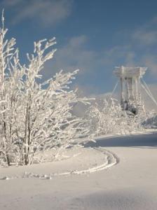 Scheesicherheit in Deutschlands Mitte! Gespurt und "gepudert" - Wintersport im Fichtelgebirge HR-Backöfele-am-Schneeberg-mit-einsamer-Langlaufspur-224x300 Scheesicherheit in Deutschlands Mitte! Gespurt und "gepudert" - Wintersport im Fichtelgebirge