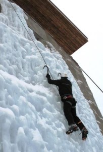 "Schnupper-Eisklettern" am KRAXL-LEO im Salzburger Hof Leogang - Mit Eispickel und Steigeisen am gefrorenen Wasserfall die Hotelwand hinauf Salzburger-Hof_Eisklettern_Image-204x300 "Schnupper-Eisklettern" am KRAXL-LEO im Salzburger Hof Leogang - Mit Eispickel und Steigeisen am gefrorenen Wasserfall die Hotelwand hinauf