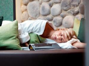 fastenZEIT = detoxZEIT - Entgiften und Entschlacken im Naturhotel Forsthofgut in Leogang Entspannung-Hallenbad_kom-300x224 fastenZEIT = detoxZEIT - Entgiften und Entschlacken im Naturhotel Forsthofgut in Leogang