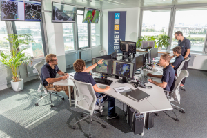 Foto-2_Für-die-Erstellung-exakter-Wetterprognosen-wird-die-beste-Technik-benötigt_©UBIMET_Ludwig-Schedl-300x200 Transparente Datenübertragung für exakte Wetterprognosen