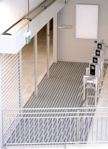 Sportshub1910a_bearbeitet-Kopie-2-217x300 Neue Profilkonstruktion von FUMA:  Revolutionäres Sauberlaufsystem: geringe Höhe - extrem belastbar  