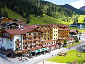 flachau-zauchensee-hotel-zauchenseehof-1-300x225 Familienhotel im Salzburger Land - 4* Hotel Zauchenseehof