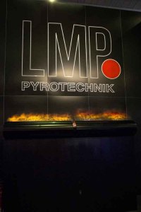 FakeFlamesBOE2015_web-200x300 Effektreiche Präsentation von LMP Pyrotechnik auf der BOE