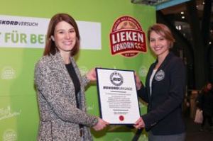 Gemeinsam gekämpft und gesiegt! Stuttgart gewinnt beim LIEKEN URKORN Fit & Vital Städtebattle LU_Uebergabe_Urkunde_Staedtebattle-300x199 Gemeinsam gekämpft und gesiegt! Stuttgart gewinnt beim LIEKEN URKORN Fit & Vital Städtebattle