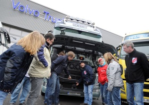 PRESSEMITTEILUNG Sicherheit für Verkehrsteilnehmer das Wichtigste Volvo9_b_klein-300x212 PRESSEMITTEILUNG Sicherheit für Verkehrsteilnehmer das Wichtigste