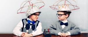 Kinder_mit_Hueten_zugeschnitten-300x127 STRATEGIEENTWICKLUNG IM ZEITALTER DER DIGITALISIERUNG –  INDUSTRIE 4.0 REVOLUTIONIERT ETABLIERTE GESCHÄFTSMODELLE