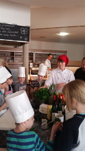 Zum PLANET 21 DAY von Accor: Kochkurs für die „Kleeblatt“-Kinder im Mercure Hotel Erfurt Altstadt Foto_1_300kb-168x300 Zum PLANET 21 DAY von Accor: Kochkurs für die „Kleeblatt“-Kinder im Mercure Hotel Erfurt Altstadt