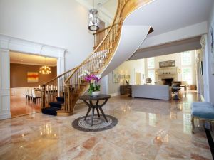 LE_pio_PuffDaddy_Eingangshalle-300x225 Villa von P. Diddy in New Jersey steht (wieder) zum Verkauf 