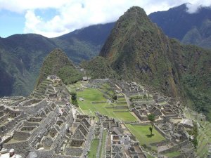 Machu-Picchu-300x225 Südamerika Reiseportal bestätigt Trend: Peru bei Touristen immer beliebter