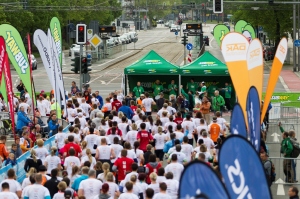 Subway-ist-auch-2015-Sponsor-für-alle-15-Stadtläufe-von-SportScheck-und-BMW-300x199 Sandwich-Spezialist sucht Subway Alltagsathleten 2015