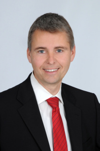 c4f1910571-199x300 GOD übernimmt Custom IS