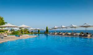 Deluxe-Collection-Pool-Ikos-Oceania-300x177 Ikos Oceania: Strand, Kultur und Schlemmerfreuden im Norden Griechenlands