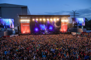 MEDIA IN RES realisierte Lichttechnik für „NDR 2 Papenburg Festival 2015“ NDR2-Papenburgweb-300x199 MEDIA IN RES realisierte Lichttechnik für „NDR 2 Papenburg Festival 2015“