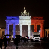 Nous sommes PARIS! -Wir sind PARIS! a Nous sommes PARIS! -Wir sind PARIS!