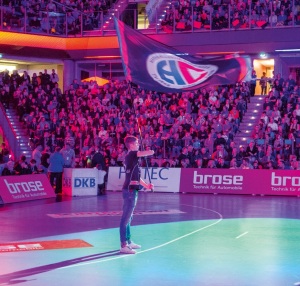 2015_Willkomen_in-_der_Arena_NV-300x286 Handball-Bundesliga: HC Erlangen bittet Henstedt-Ulzburg zum schwarzen Tanz