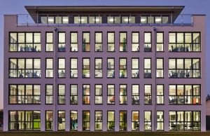 Arbeitsplatz der Zukunft: T.CON eröffnet hochmodernes Bürogebäude in Plattling TCON_Neues-Firmengebauede-w-300x194 Arbeitsplatz der Zukunft: T.CON eröffnet hochmodernes Bürogebäude in Plattling