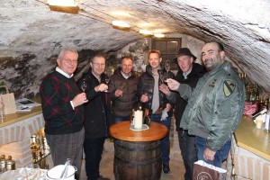 05_In-der-Schnapsbrennerei-300x200 Urlaub & Arbeiten im Einklang mit der Natur: der Metzgerwirt in St. Veit im Pongau lud zum 72-Stunden-Grand Opening mit Leopold Prinz von Bayern und Holger Stromberg 