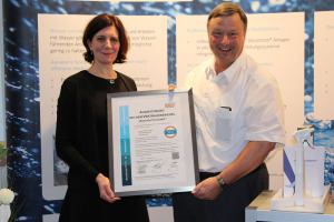 08_Aquapura-Systems-Auszeichnung-300x200 Urlaub & Arbeiten im Einklang mit der Natur: der Metzgerwirt in St. Veit im Pongau lud zum 72-Stunden-Grand Opening mit Leopold Prinz von Bayern und Holger Stromberg 