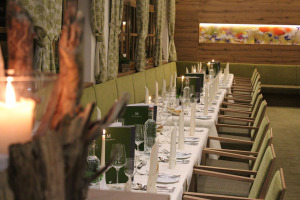 10_Metzgerwirt-Restaurant-300x200 Urlaub & Arbeiten im Einklang mit der Natur: der Metzgerwirt in St. Veit im Pongau lud zum 72-Stunden-Grand Opening mit Leopold Prinz von Bayern und Holger Stromberg 