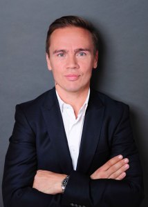zerotwonine baut Senior Management Line mit Nils Hartmann aus Nils-Hartmann_web-214x300 zerotwonine baut Senior Management Line mit Nils Hartmann aus