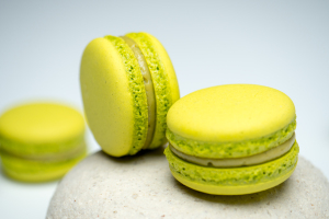 Matchatee-Macarons-mit-Yuzu-3-300x200 Asiatische Patisserie vom Profi Christian Hümbs