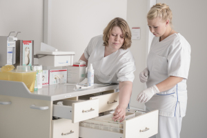 SRH Klinikum Karlsbad schafft zusätzliche Ausbildungsplätze in der Pflege Mehr-Nachwuchskräfte-für-die-Pflege_Ausbildung-am-SRH-Klinikum-Karlsbad_net-300x200 SRH Klinikum Karlsbad schafft zusätzliche Ausbildungsplätze in der Pflege