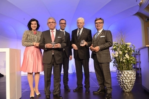 Kinder-Unfallhilfe: Ehrenritter für AMÖ und Johannes Röhr Verleihung-Ehrenritter_grB-300x199 Kinder-Unfallhilfe: Ehrenritter für AMÖ und Johannes Röhr
