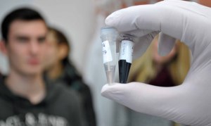 Blutkrebs: In der Schule typisiert, jetzt ein Leben gerettet WEBStWendel14122015ArnoldJanssenGymnasiumDNA-300x179 Blutkrebs: In der Schule typisiert, jetzt ein Leben gerettet