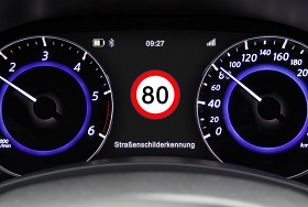 Verkehrszeichen-Assistenten sind ein beliebtes Hilfsmittel, arbeiten aber nicht immer zuverlässig foto-280 Verkehrszeichen-Assistenten sind ein beliebtes Hilfsmittel, arbeiten aber nicht immer zuverlässig