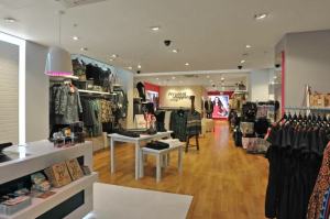 JD Williams entscheidet sich für In-Store-Managementlösung von Zetes für mehr Bestandstransparenz ©-JD-Williams_in-store-picture-300x199 JD Williams entscheidet sich für In-Store-Managementlösung von Zetes für mehr Bestandstransparenz