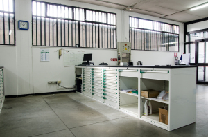 FAMI_Lagersysteme_Eisenwaren_UMG_inar_3-300x198 MASTER Schubladenschrank: Der italienische Wiederverkäufer von FAMI industriellen Ausrüstungen U.M.G. Srl wählt die Top-Einrichtungslösung