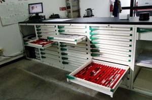 FAMI_Lagersysteme_Eisenwaren_UMG_inar_4-300x198 MASTER Schubladenschrank: Der italienische Wiederverkäufer von FAMI industriellen Ausrüstungen U.M.G. Srl wählt die Top-Einrichtungslösung