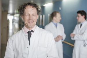 Weltneuheit gegen Gefäßverschluss im Oberschenkel Prof.-Erwin-Blessing-implantiert-Stents-der-neusten-Generation_web-300x199 Weltneuheit gegen Gefäßverschluss im Oberschenkel