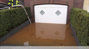 Patentierte Weltneuheit: Das wasserdichte Tor- und Türsystem AquaLOCK AquaLOCK-tor-test-300x168 Patentierte Weltneuheit: Das wasserdichte Tor- und Türsystem AquaLOCK