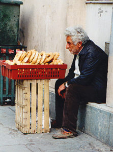 old-greece-man-222x300 Griechen sind gar nicht faul - Arme Leute sind fleißiger als Reiche