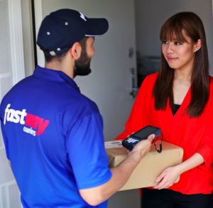Fastway Couriers spart mit komplett verwalteter Mobilitätslösung von Zetes bis zu zwei Millionen Euro pro Jahr ©-Fastway-Couriers-300x293 Fastway Couriers spart mit komplett verwalteter Mobilitätslösung von Zetes bis zu zwei Millionen Euro pro Jahr