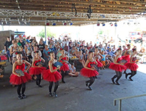Großes_Dorffest_Renneritz_2016_k-300x228 Riesige Party im kleinen Renneritz