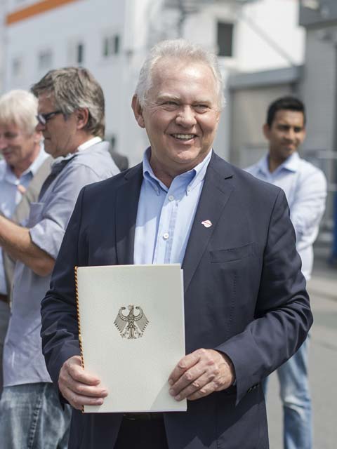 Alternative Antriebskonzepte: Mit neuen Flüssigerdgas-Lkw fit für die Zukunft – Meyer Logistik erhält Förderung des Bundesministeriums für Verkehr und digitale Infrastruktur Heinz_Meyer_640 Alternative Antriebskonzepte: Mit neuen Flüssigerdgas-Lkw fit für die Zukunft – Meyer Logistik erhält Förderung des Bundesministeriums für Verkehr und digitale Infrastruktur