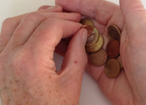 AFA AG: Nettopolicen schützen vor drohender Altersarmut AFA_AG_Alte_Hände_Geld_Altersarmut-1-300x216 AFA AG: Nettopolicen schützen vor drohender Altersarmut